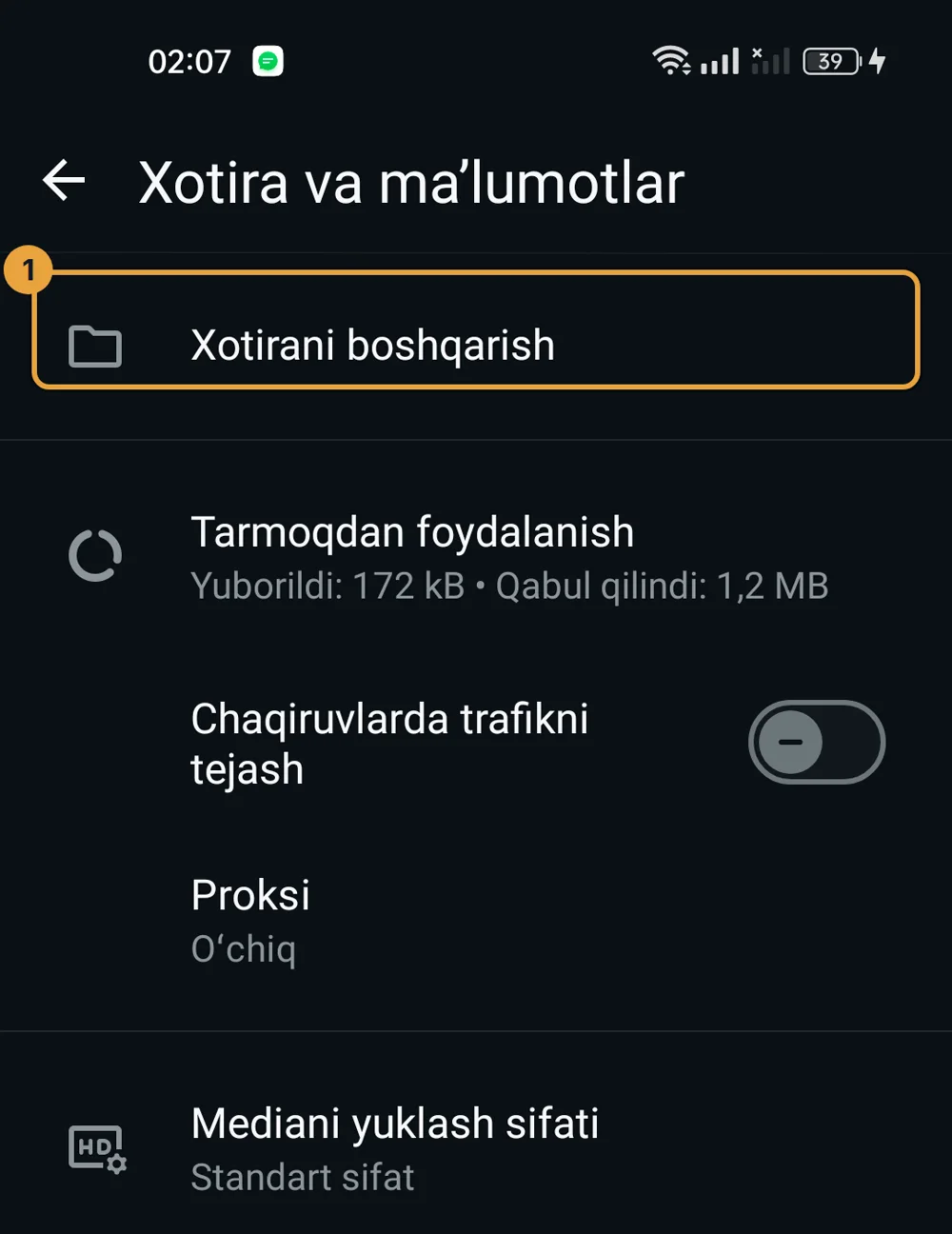 WhatsApp xotira va ma'lumotlar ekrani, «Xotirani boshqarish» belgilangan